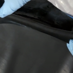 Łatkę należy przykleić na klej do latexu